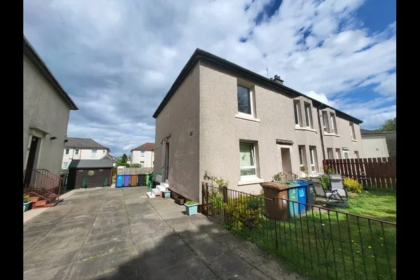 Flat Brownside Drive in Glasgow