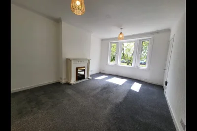 Flat Brownside Drive in Glasgow