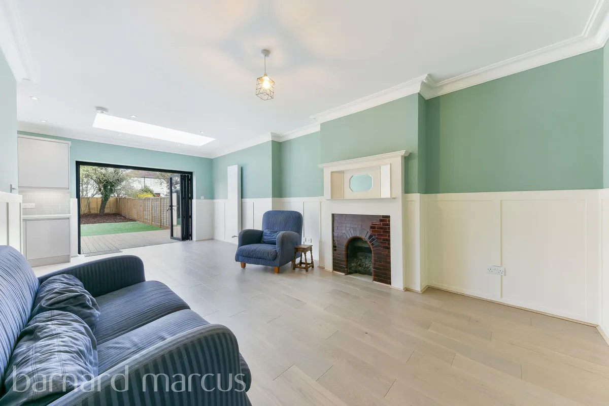 House Elm Walk in Greater London