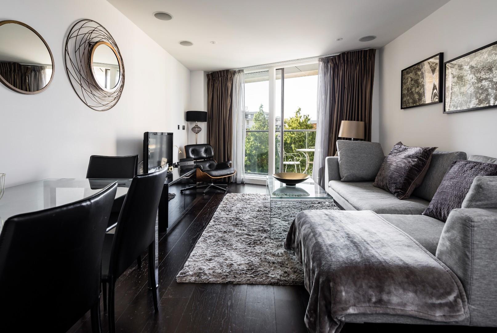 Flat Gatliff Road in City of Westminster