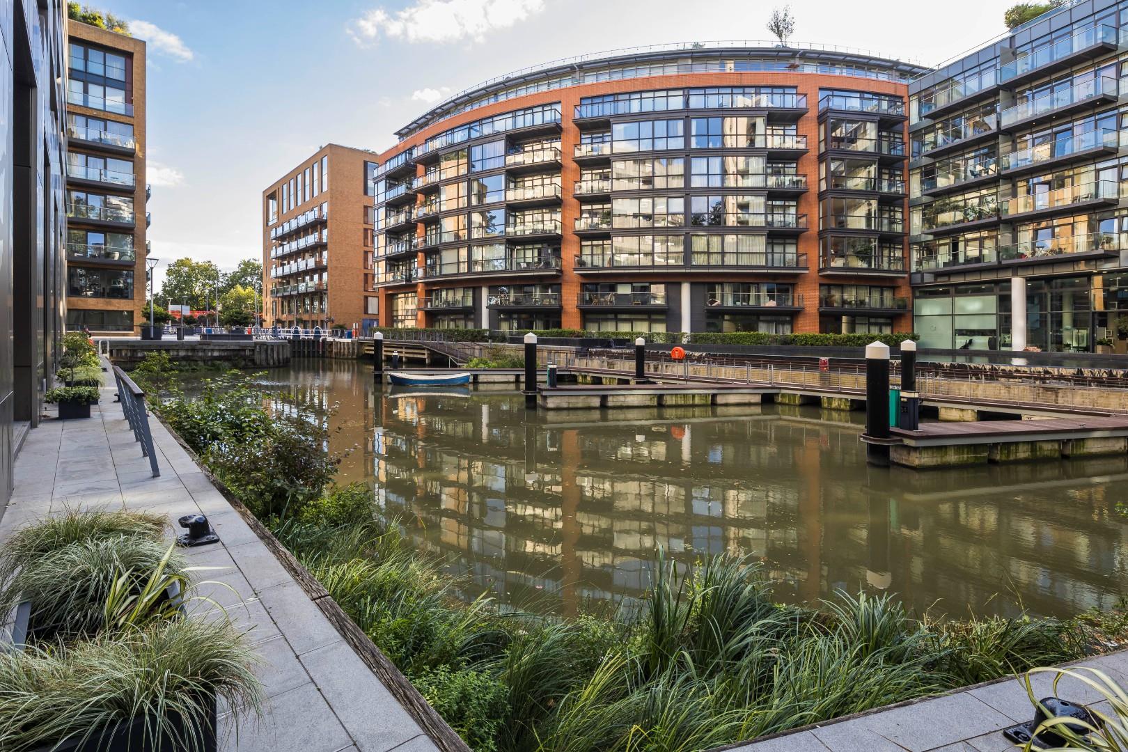 Flat Gatliff Road in City of Westminster