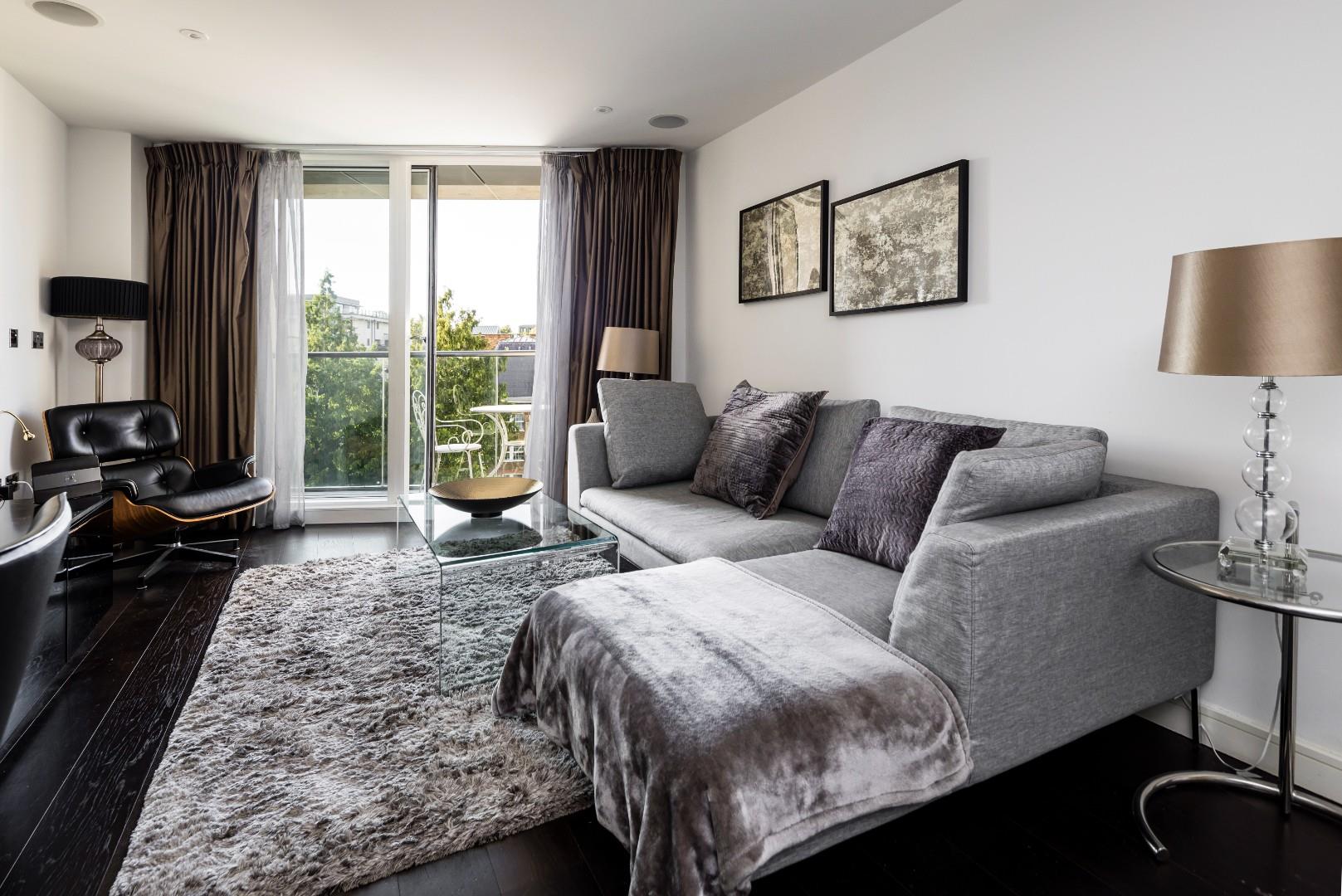 Flat Gatliff Road in City of Westminster