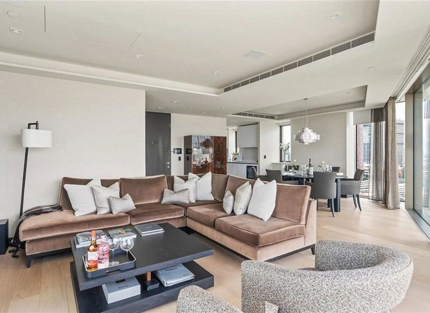 Flat Park Square East in Greater London