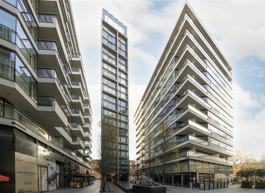 Flat Park Square East in Greater London