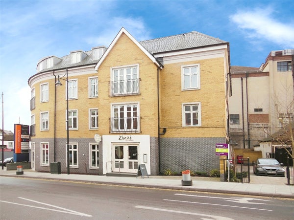Flat George Lane in London