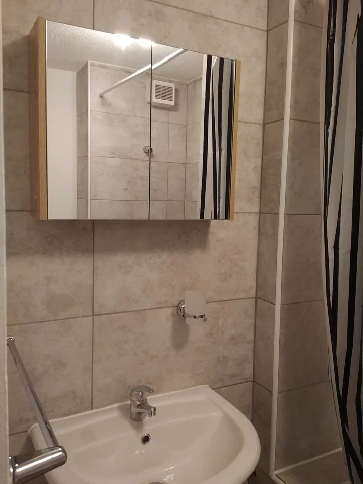 Flat Ullathorne Road in Greater London