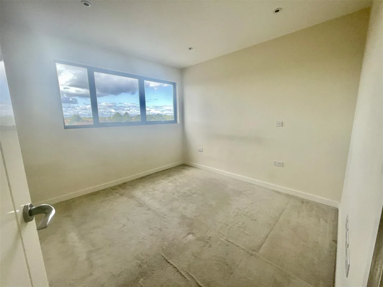 Flat Imperial Drive in Greater London