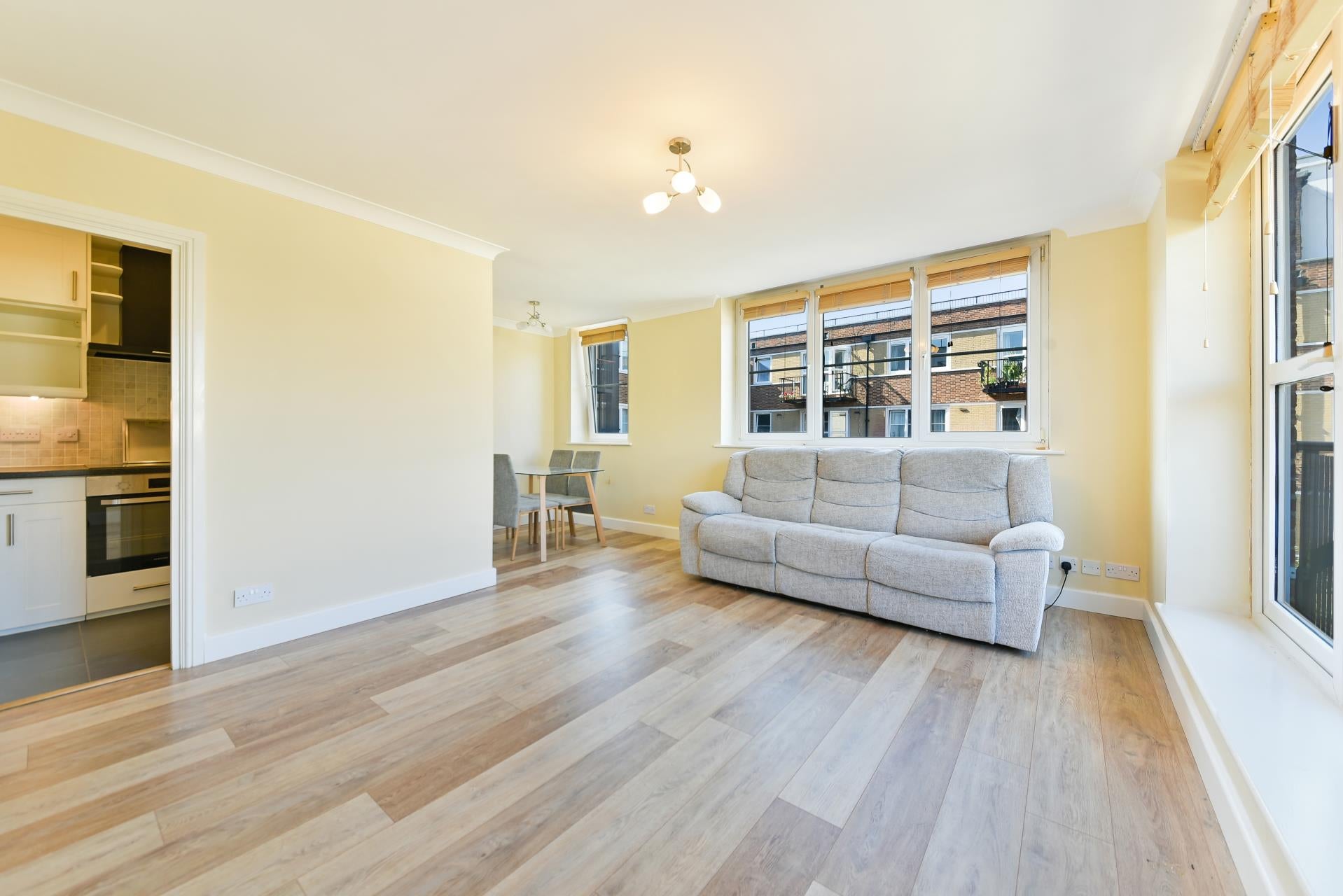 Flat Uxbridge Road in Greater London