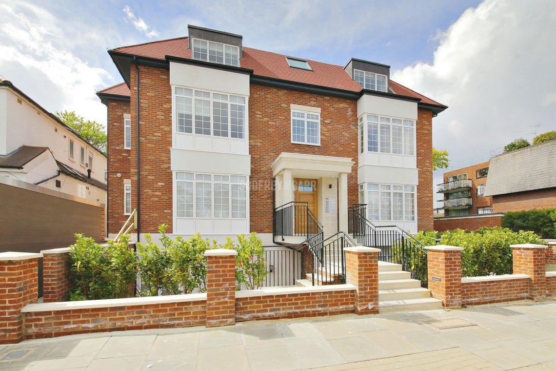 Flat Beechcroft Avenue in Greater London