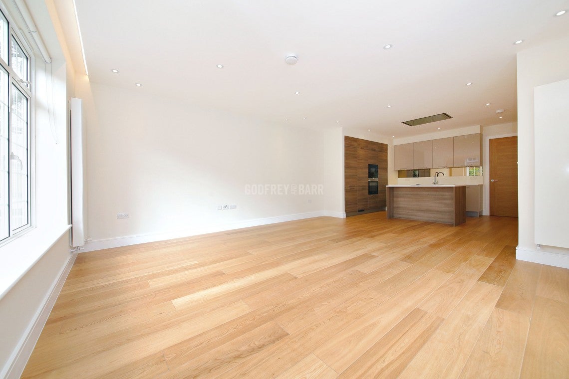 Flat Beechcroft Avenue in Greater London