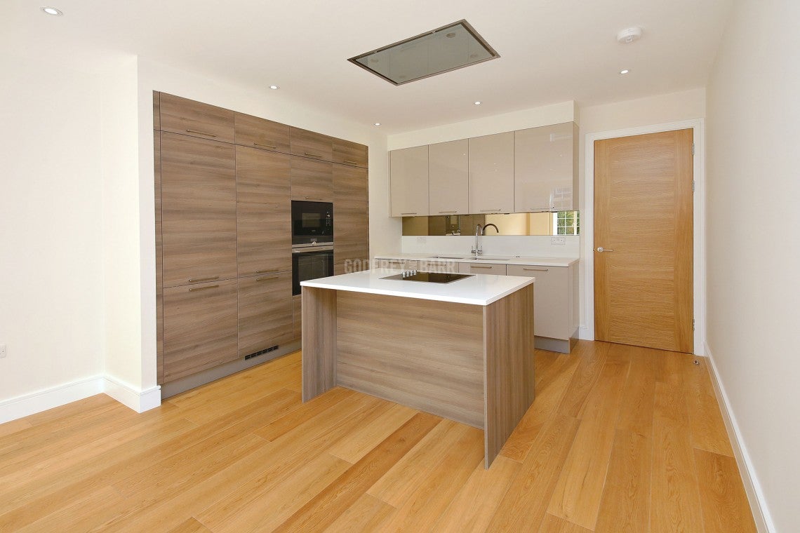 Flat Beechcroft Avenue in Greater London