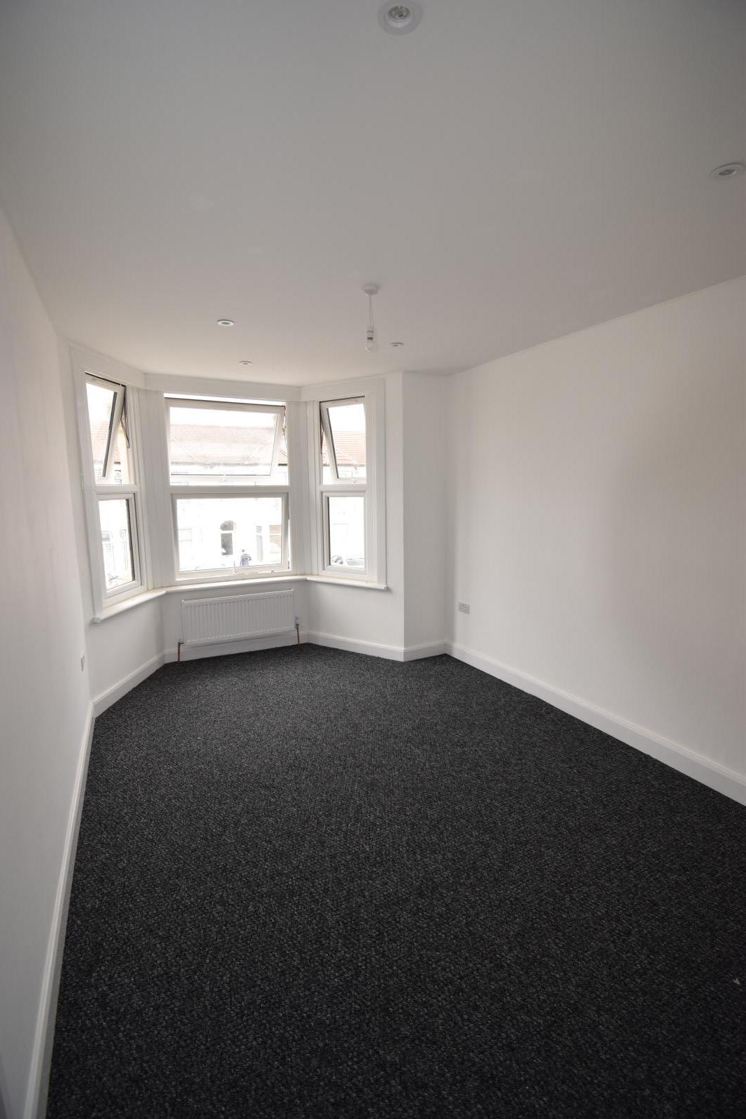 Flat Lansdowne Road in Greater London