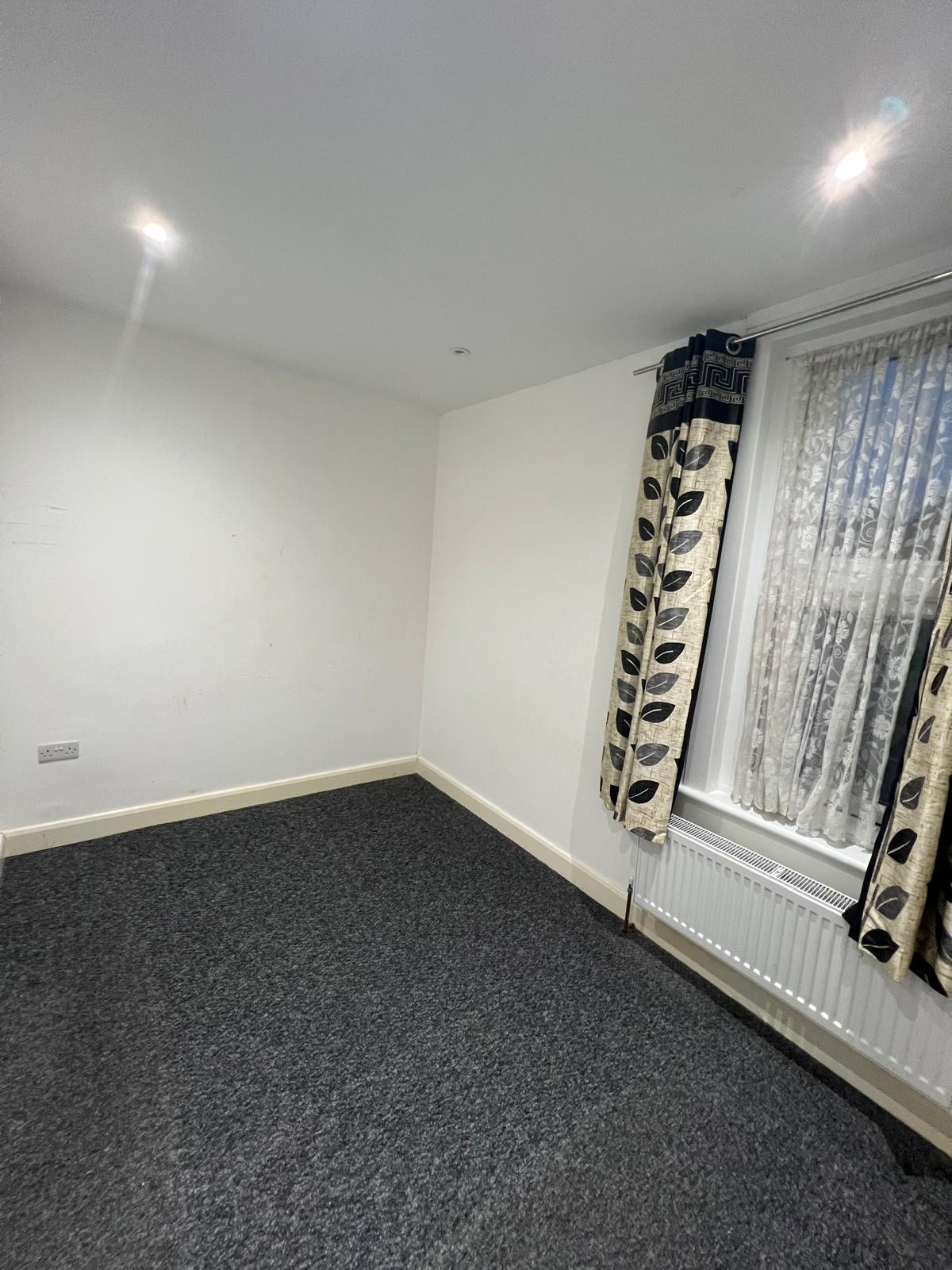 Flat Lansdowne Road in Greater London