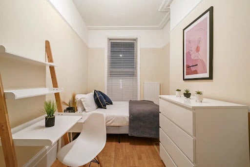 Room Lanark Place in City of Westminster