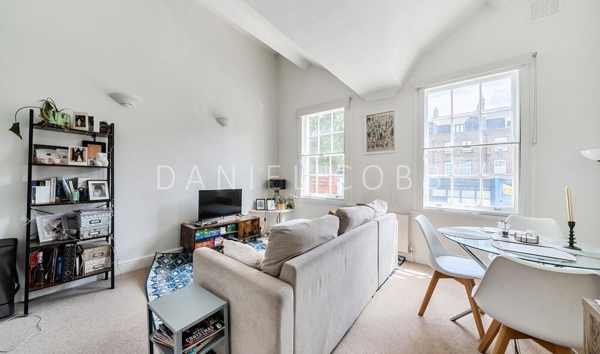 Flat Kennington Lane in Greater London