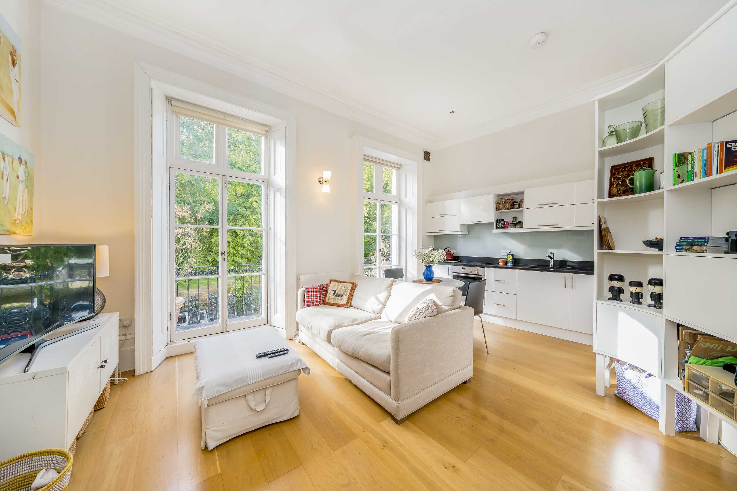Flat Royal Crescent in Greater London