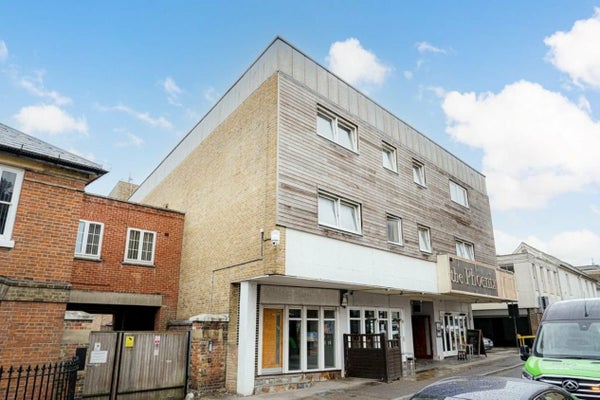 Flat Tufton Road in Ashford