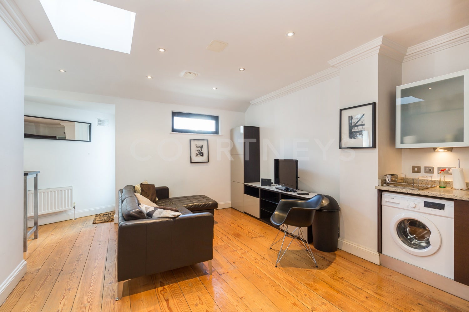 Flat Kingsland Road in Greater London