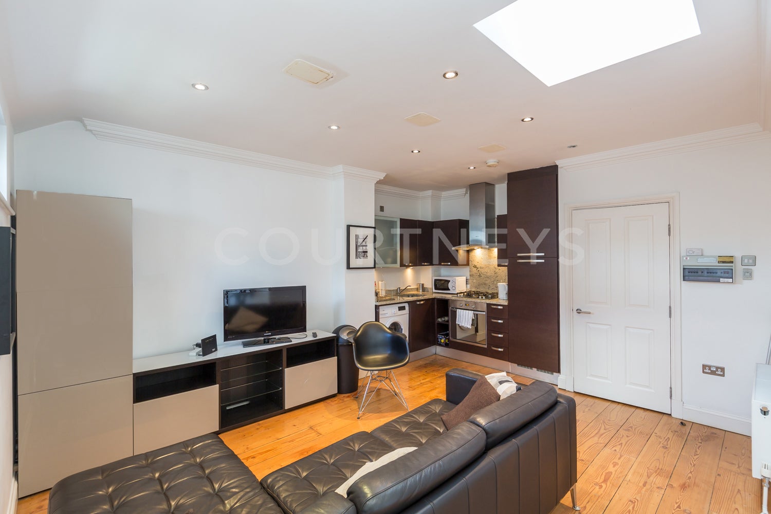 Flat Kingsland Road in Greater London