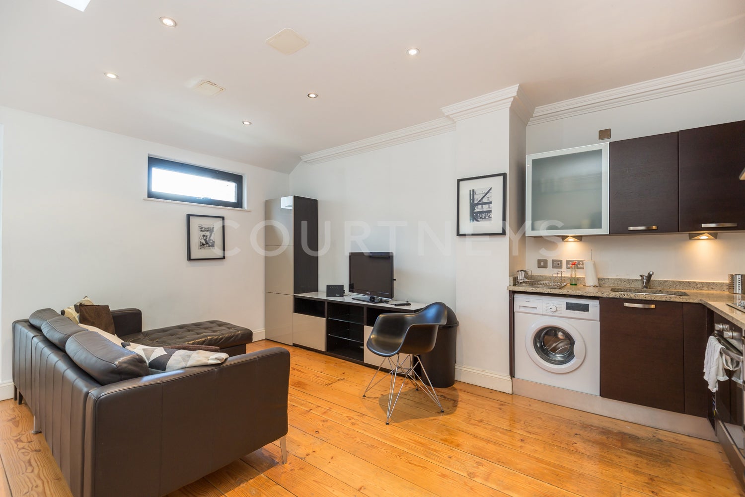 Flat Kingsland Road in Greater London