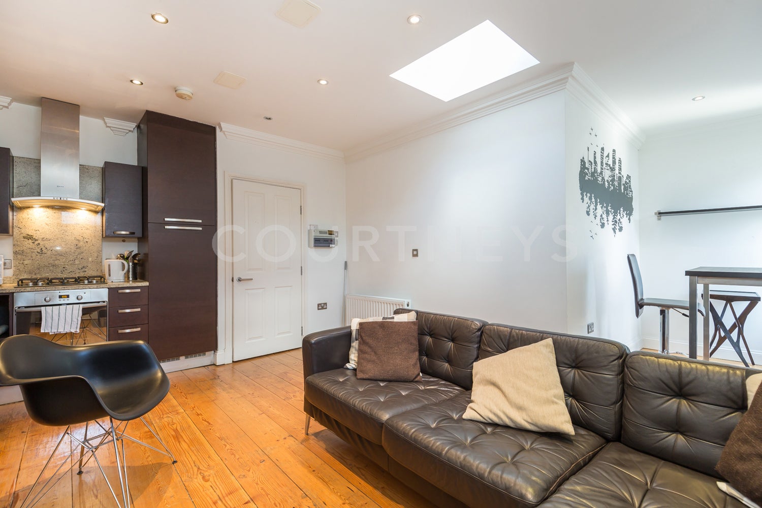 Flat Kingsland Road in Greater London