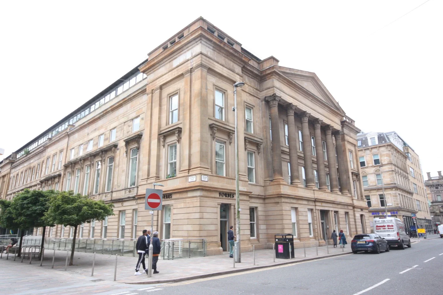 Flat Ingram Street in Glasgow