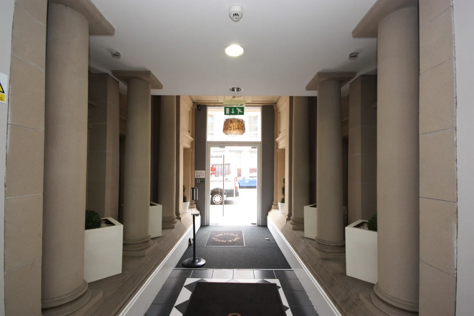 Flat Ingram Street in Glasgow