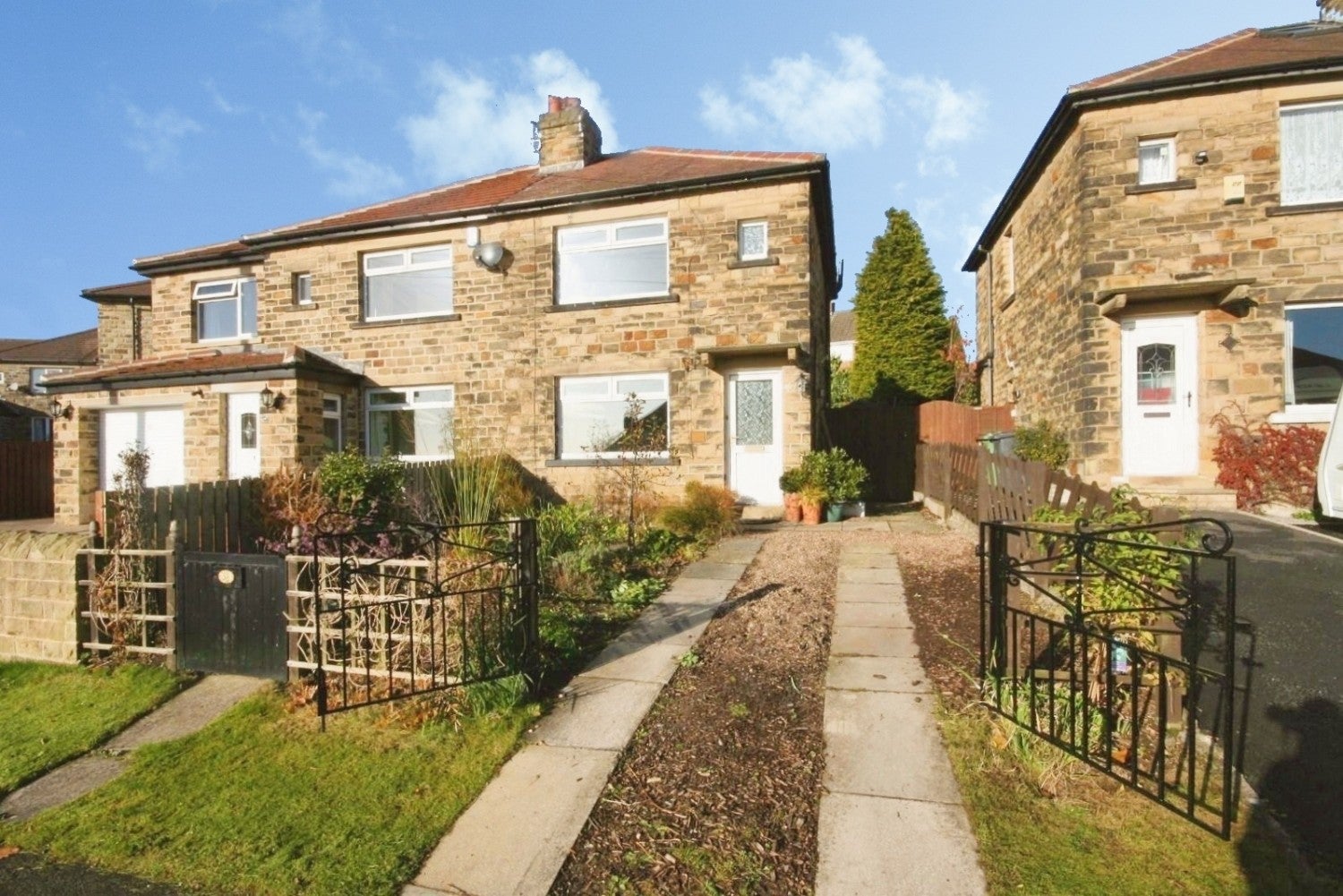 House Moorland Crescent in Leeds