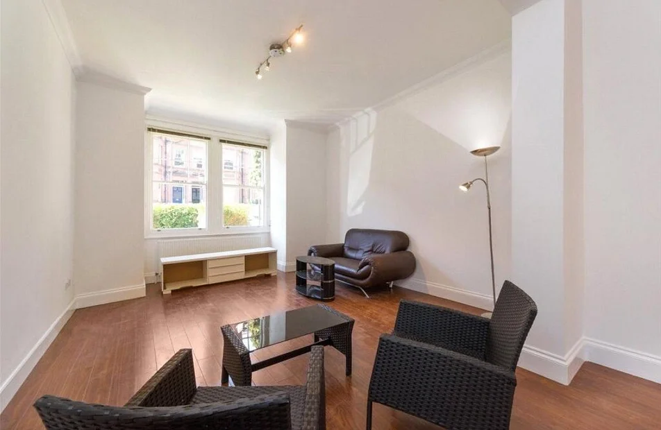 Flat Fairfax Road in Greater London