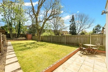 Flat Fairfax Road in Greater London