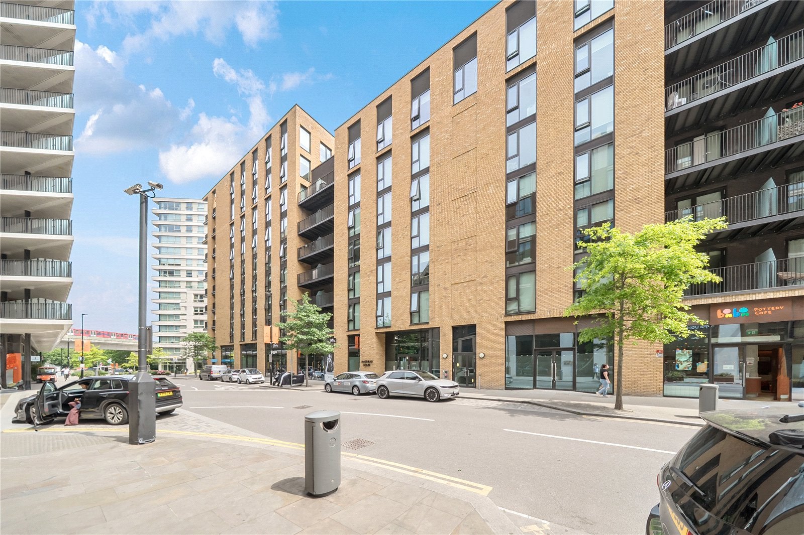 Flat Shipwright Street in Greater London