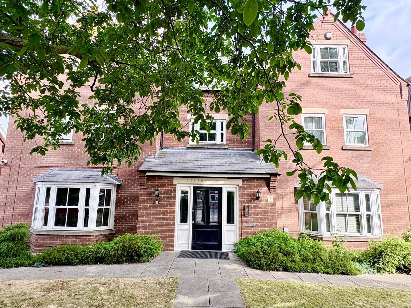 Flat Thorne Road in Doncaster