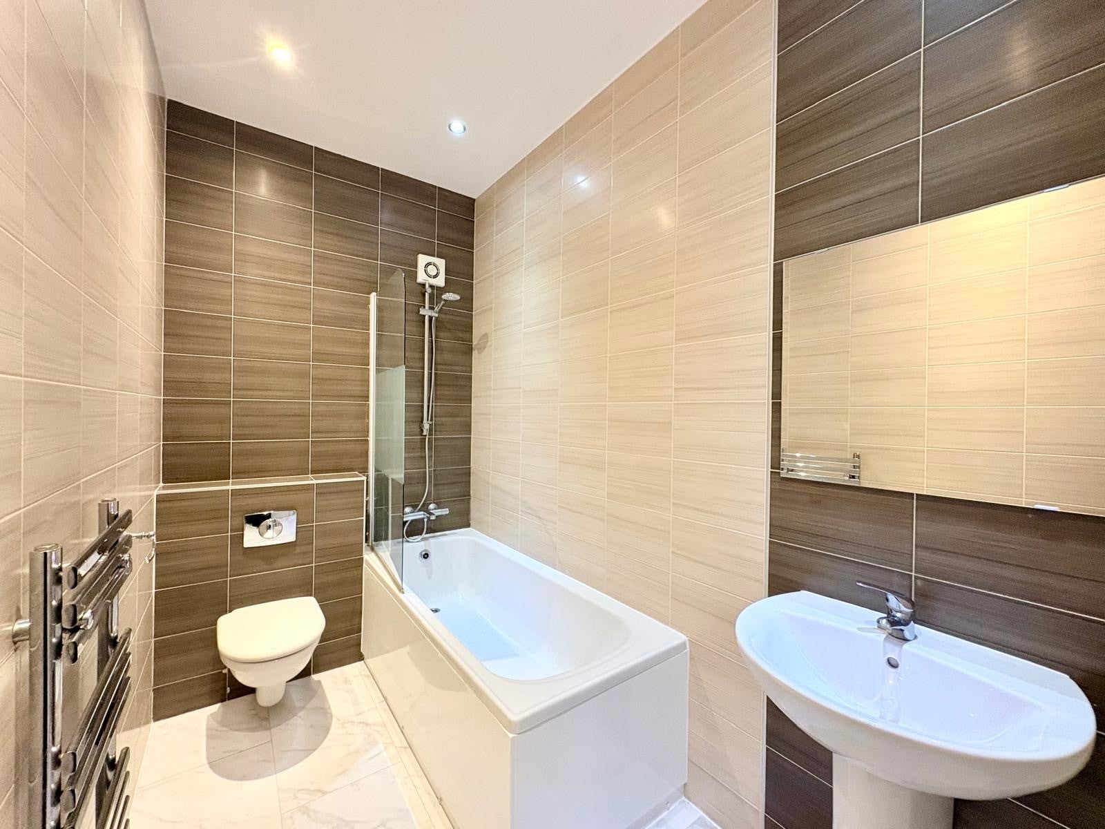 Flat Thorne Road in Doncaster