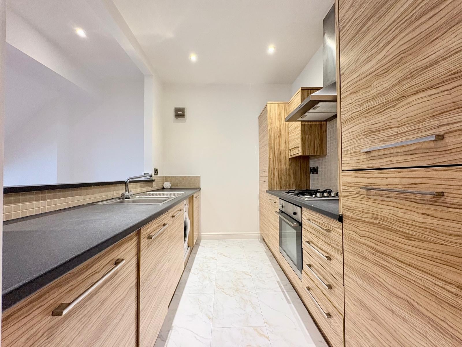 Flat Thorne Road in Doncaster