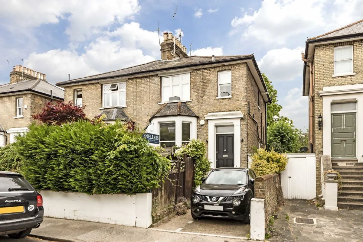 Flat Park Road in Greater London