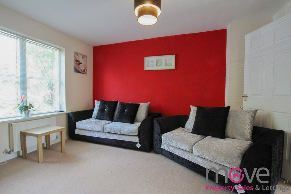 Room Pinewood Drive in Cheltenham