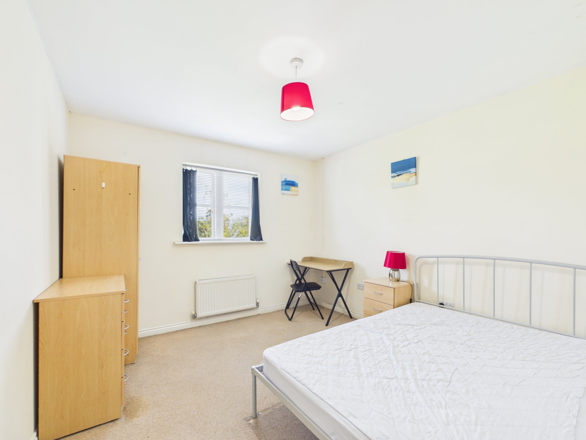 Room Pinewood Drive in Cheltenham