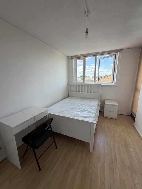 Room Lucey Way in Greater London