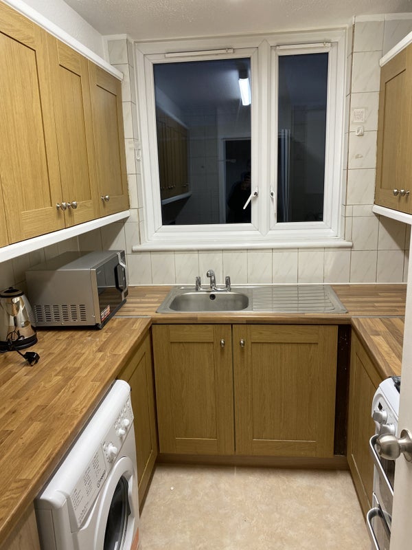Room Lucey Way in Greater London