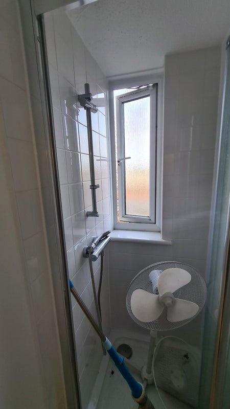 Room Lucey Way in Greater London