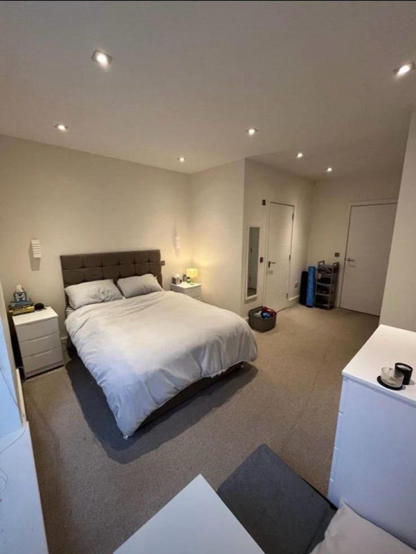 Flat Heneage Street in Greater London
