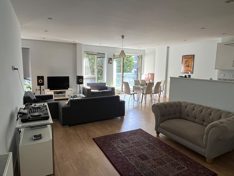 Flat Heneage Street in Greater London