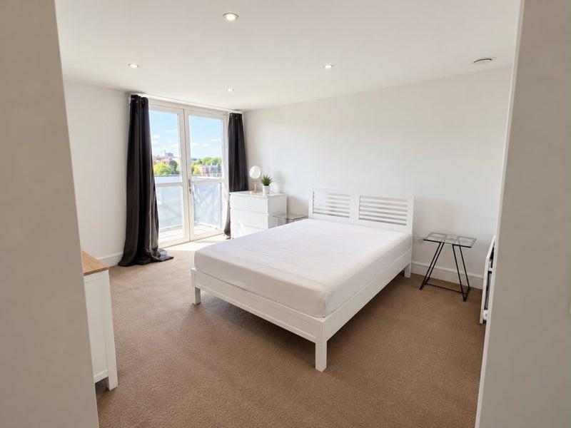 Room Plough Way in Greater London