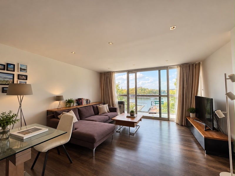 Room Plough Way in Greater London