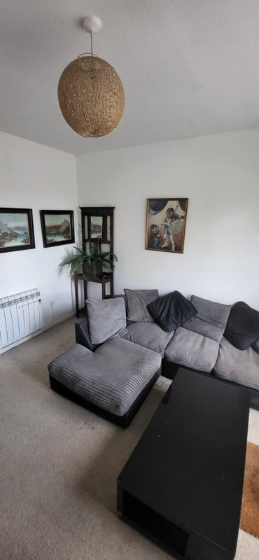 Room High Road in Greater London