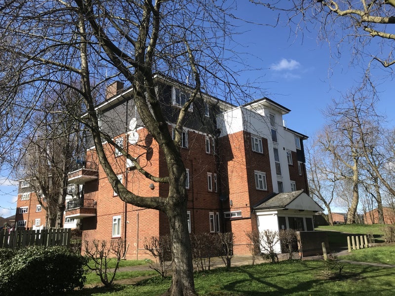 Room High Road in Greater London