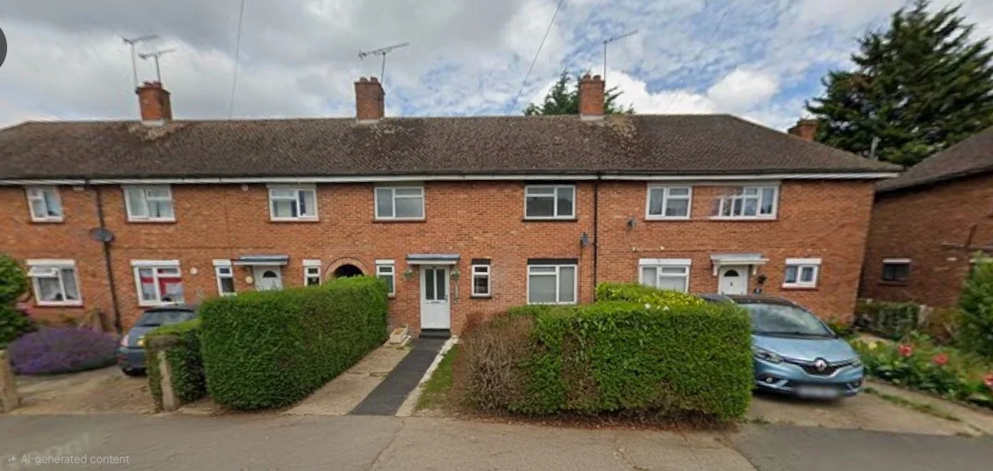 Flat Almond Avenue in Greater London