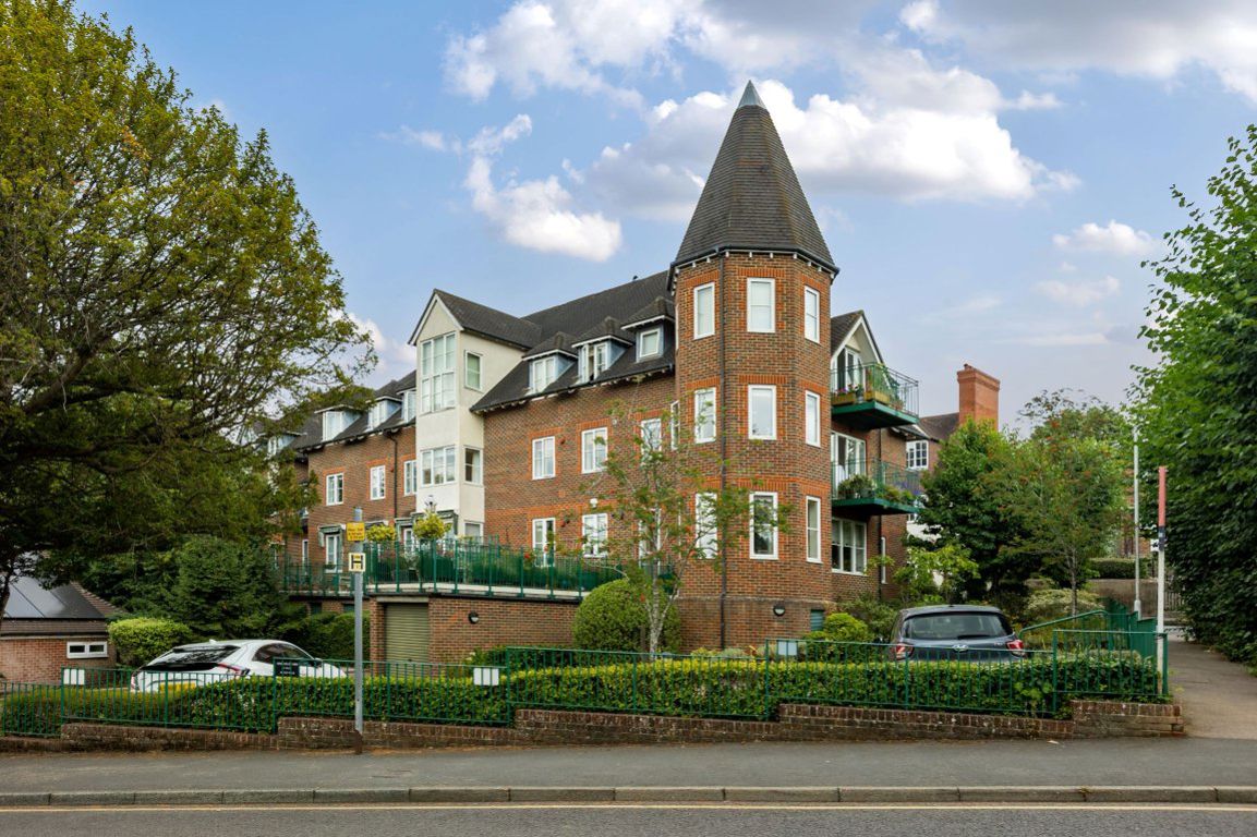 Flat St Nicholas Court in Crawley