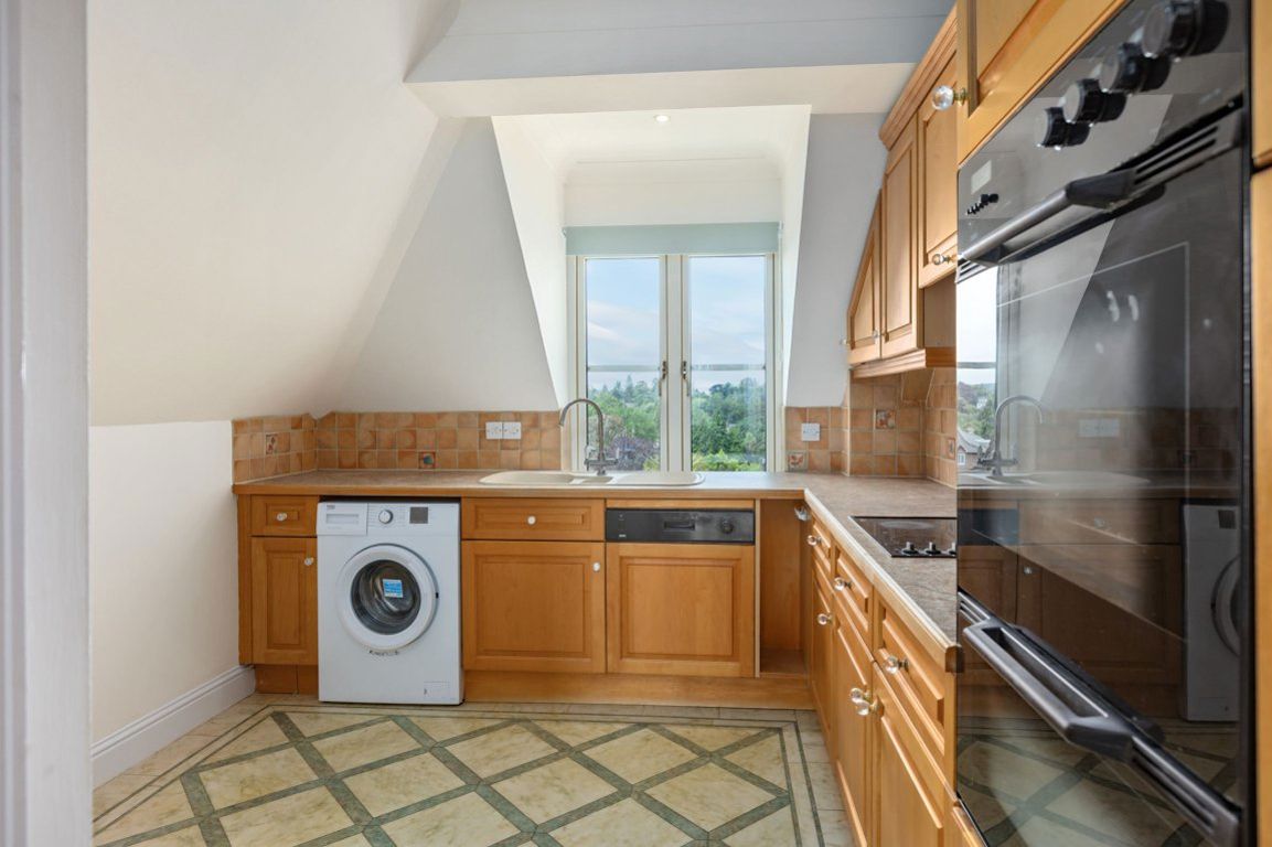 Flat St Nicholas Court in Crawley