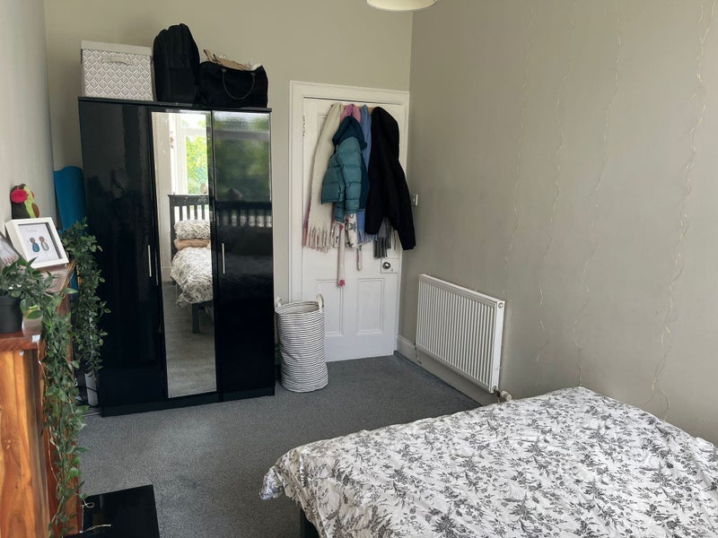 Flat Holmbank Avenue in Glasgow